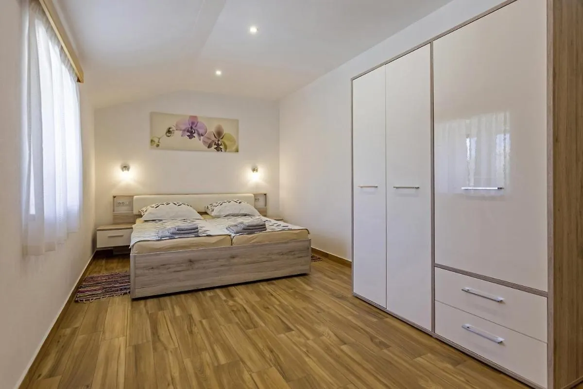 Villa Rina In Barat - Haus Fuer 6-7 Personen 칸파나르 0*,  크로아티아