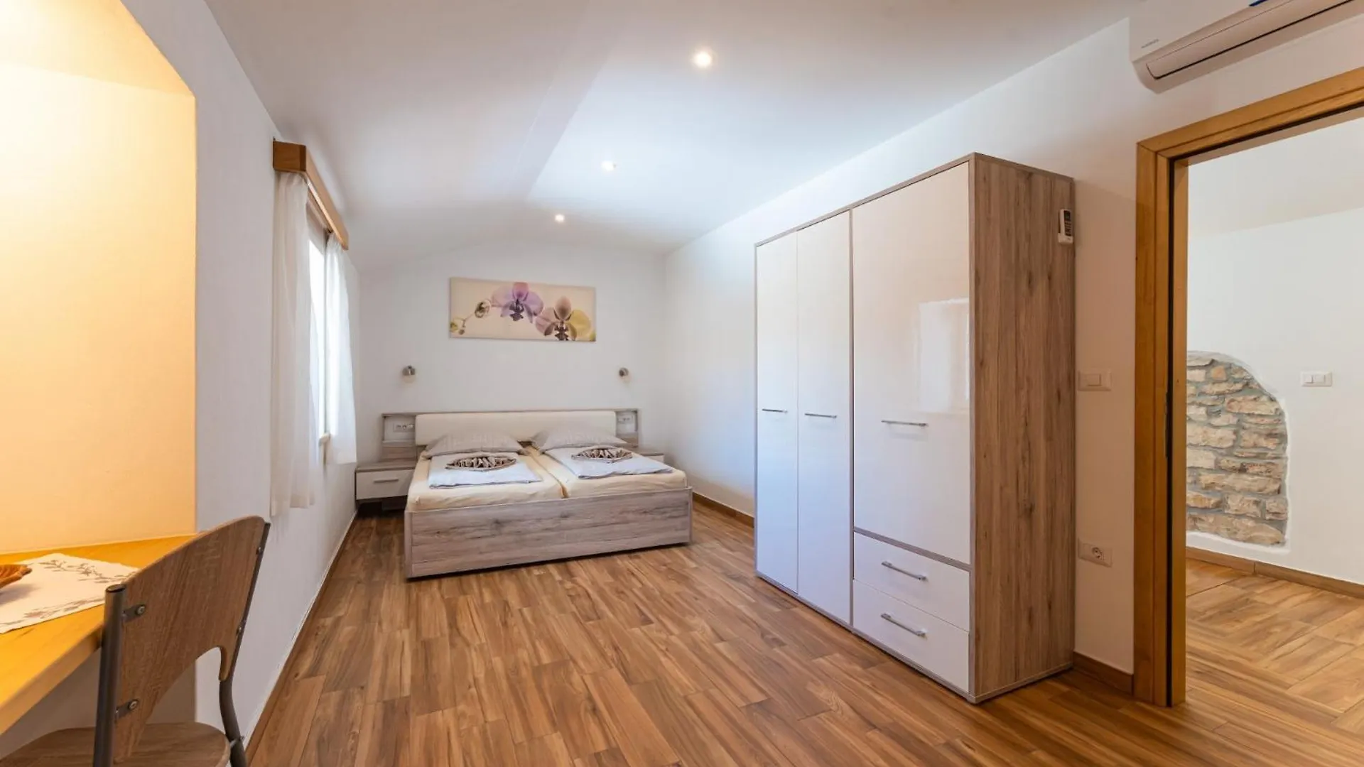 Villa Rina In Barat - Haus Fuer 6-7 Personen 칸파나르