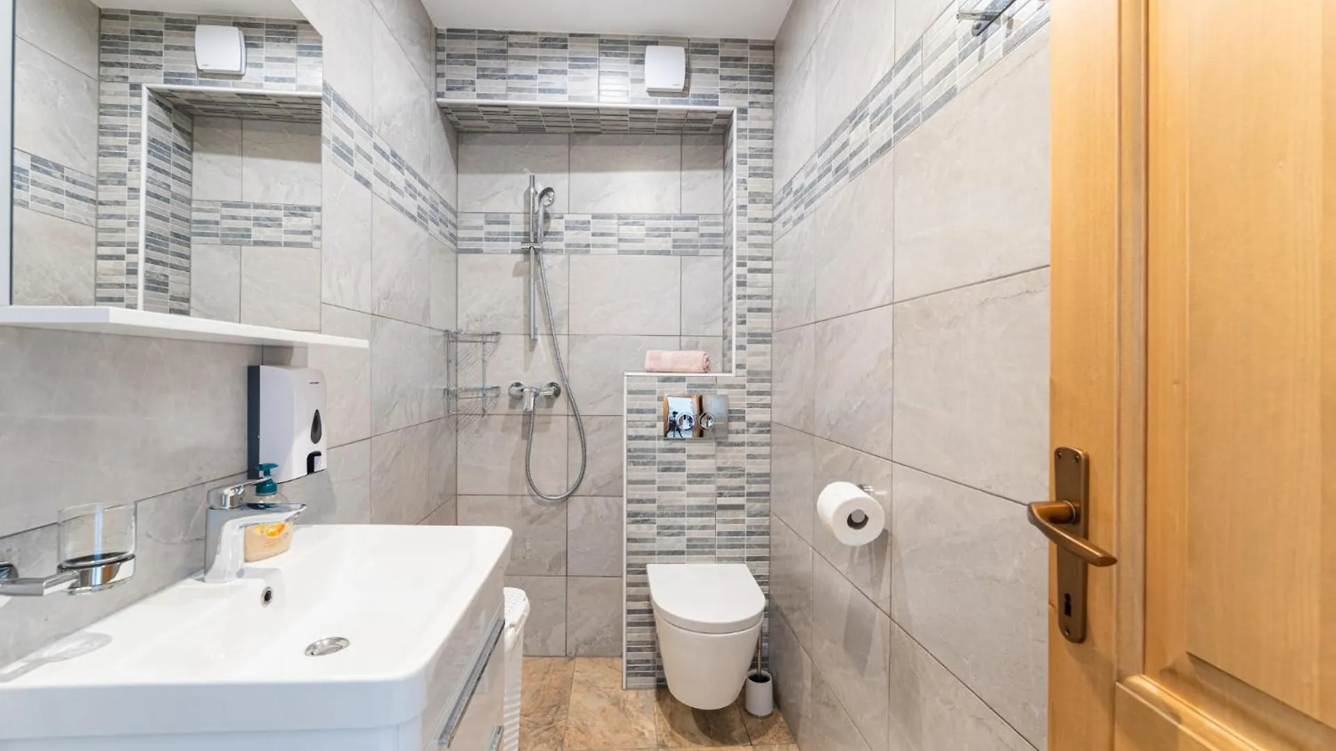 Villa Rina In Barat - Haus Fuer 6-7 Personen 칸파나르 0*,