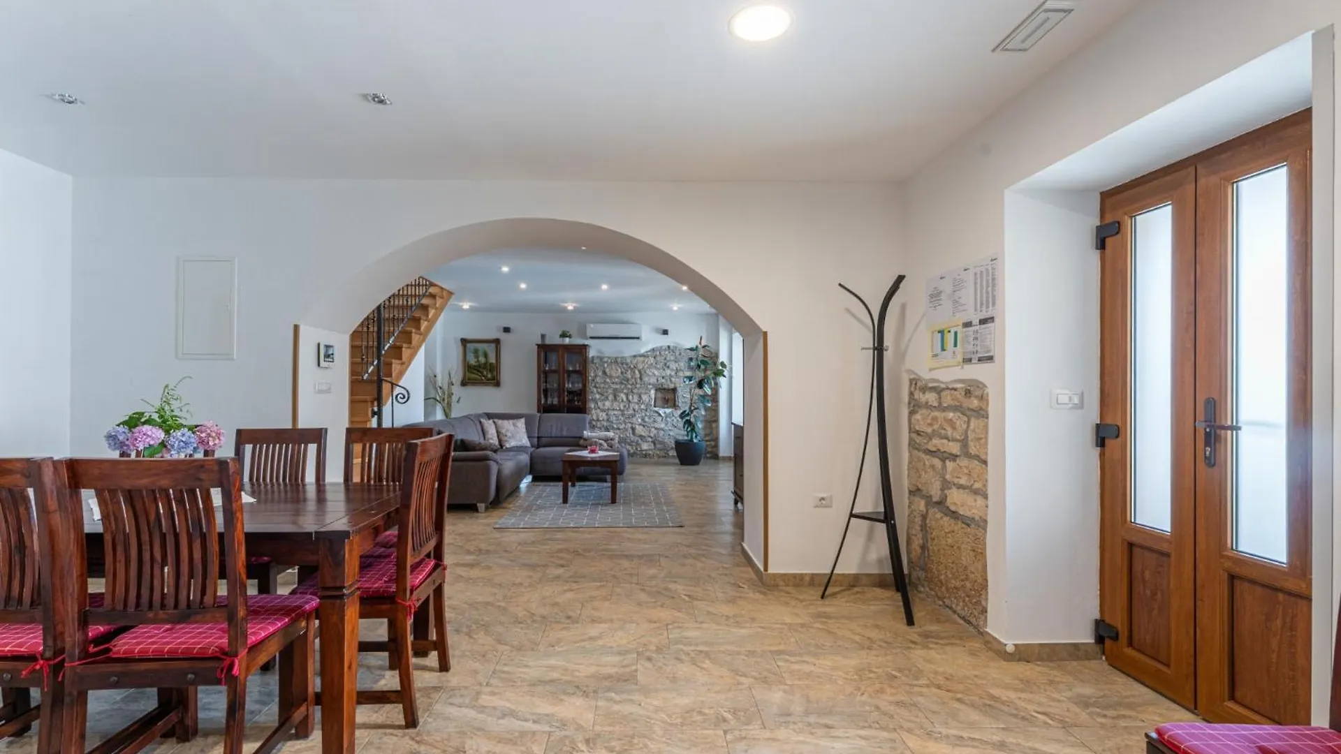 Villa Rina In Barat - Haus Fuer 6-7 Personen 칸파나르