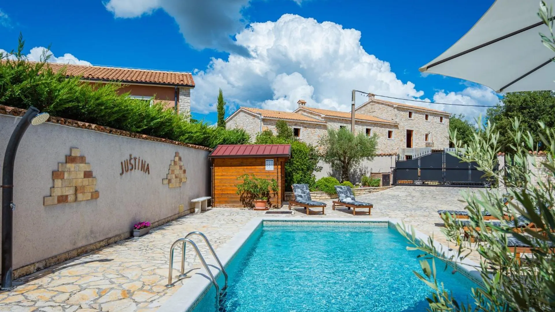 Villa Rina In Barat - Haus Fuer 6-7 Personen 칸파나르