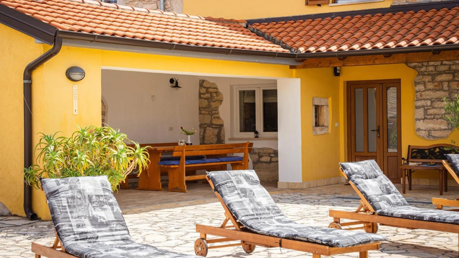 Villa Rina In Barat - Haus Fuer 6-7 Personen 칸파나르