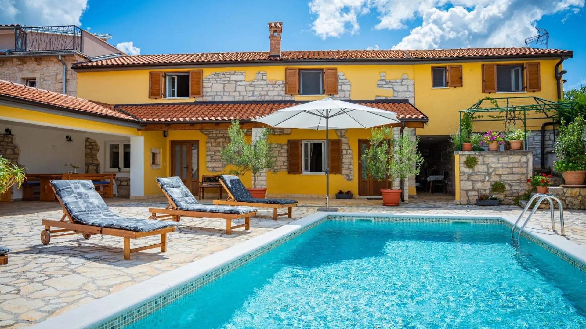 Villa Rina In Barat - Haus Fuer 6-7 Personen 칸파나르