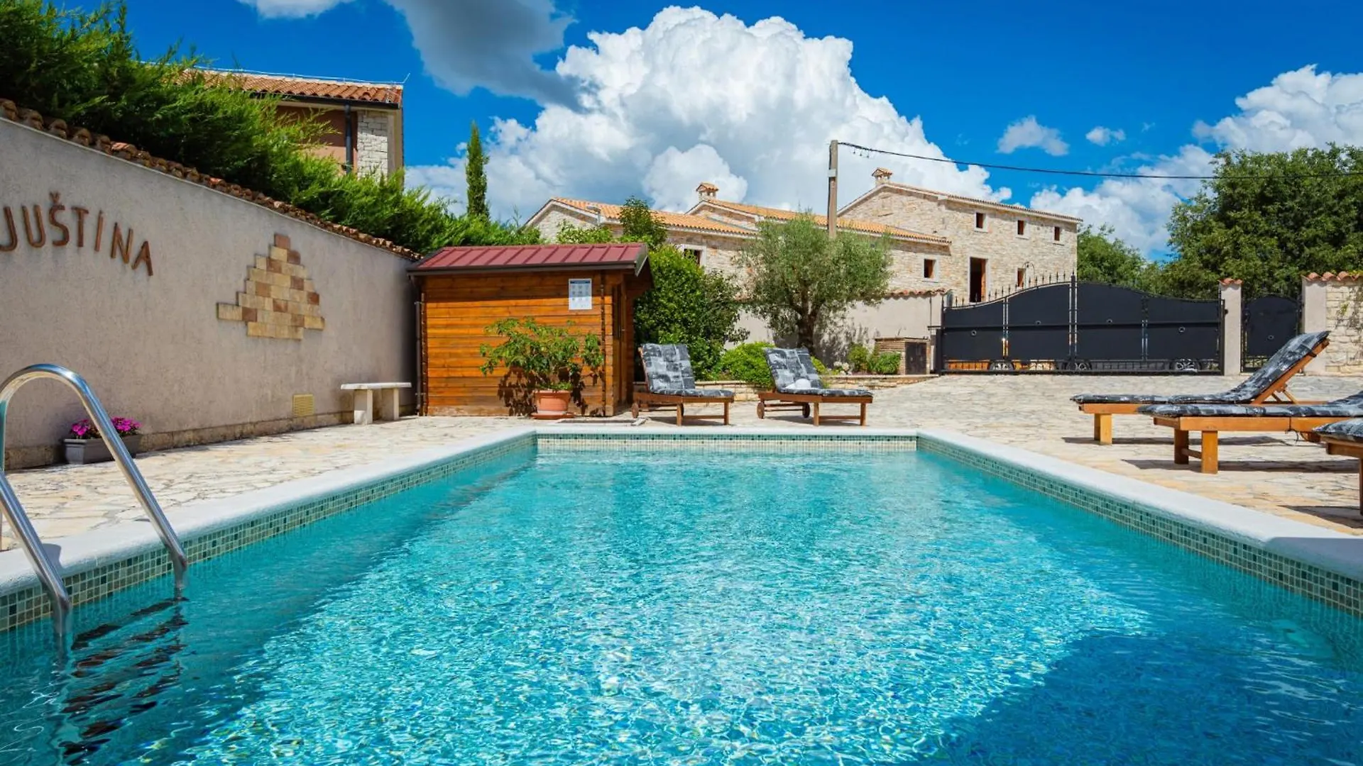 Villa Rina In Barat - Haus Fuer 6-7 Personen 칸파나르