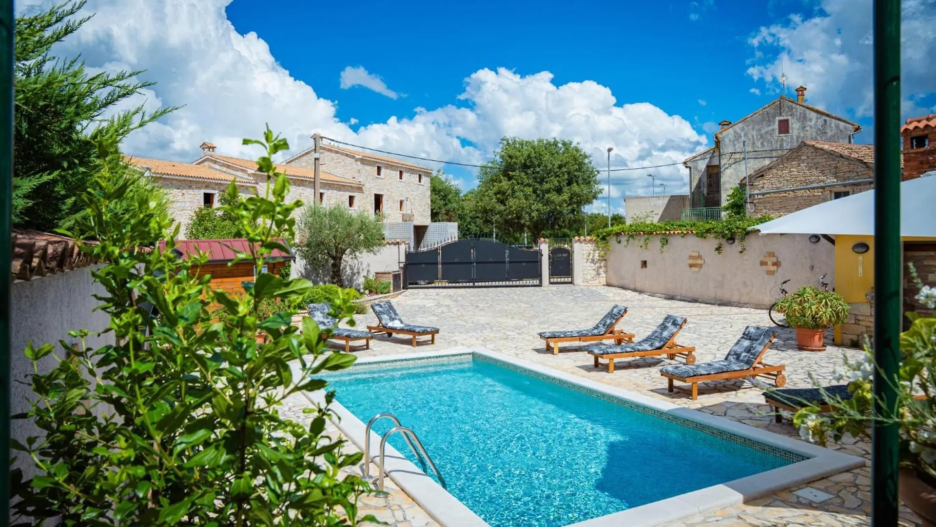 Villa Rina In Barat - Haus Fuer 6-7 Personen 칸파나르