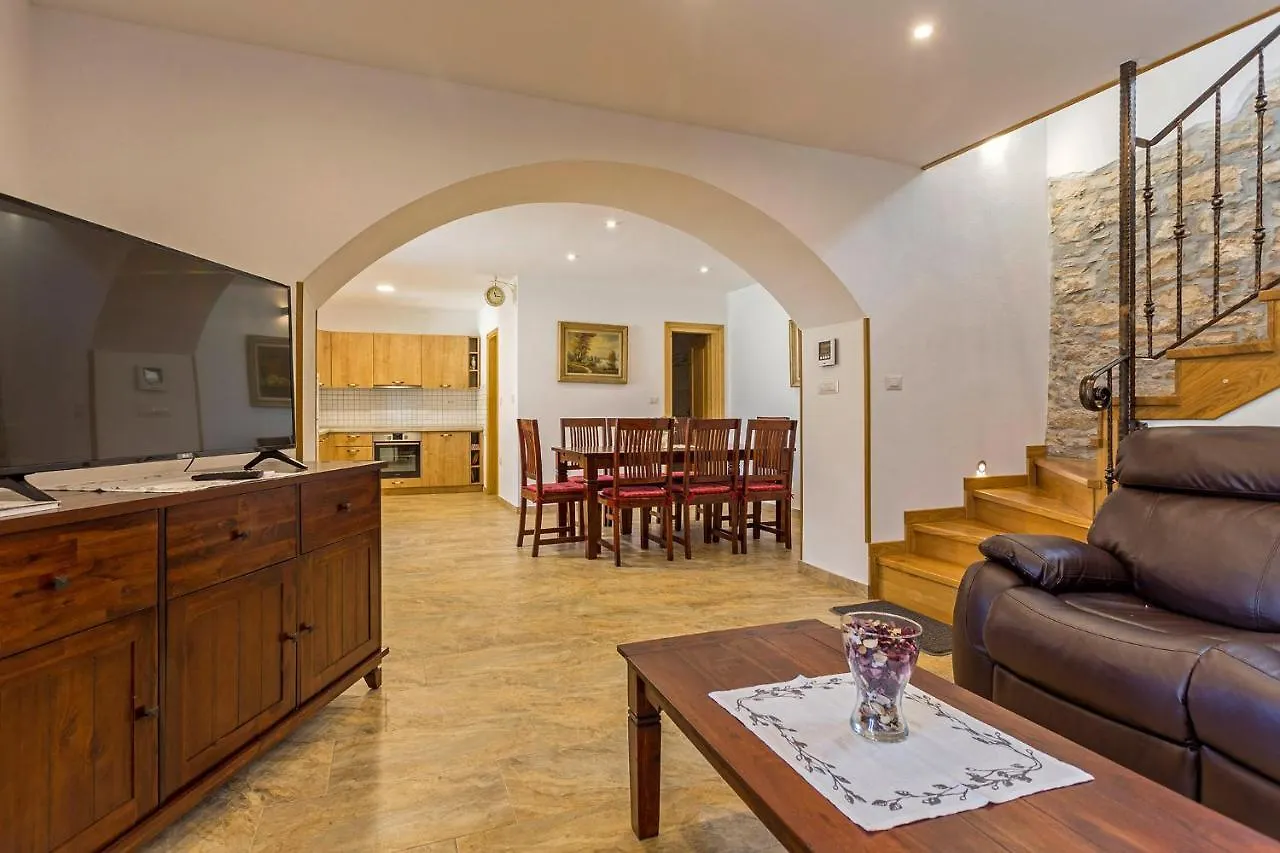 Villa Rina In Barat - Haus Fuer 6-7 Personen 칸파나르 0*,