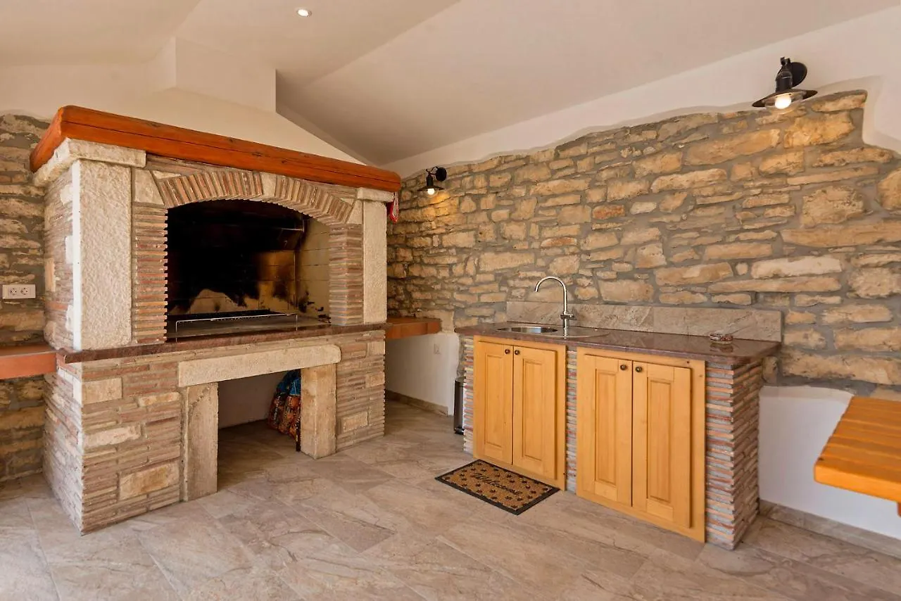 Villa Rina In Barat - Haus Fuer 6-7 Personen 칸파나르